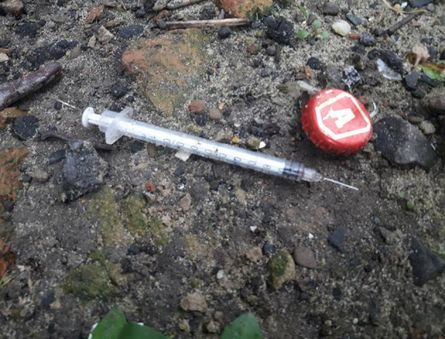 Біля дитячого майданчика у Луцьку знайшли використаний шприц