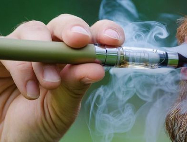 Вчені назвали головну небезпеку електронних сигарет