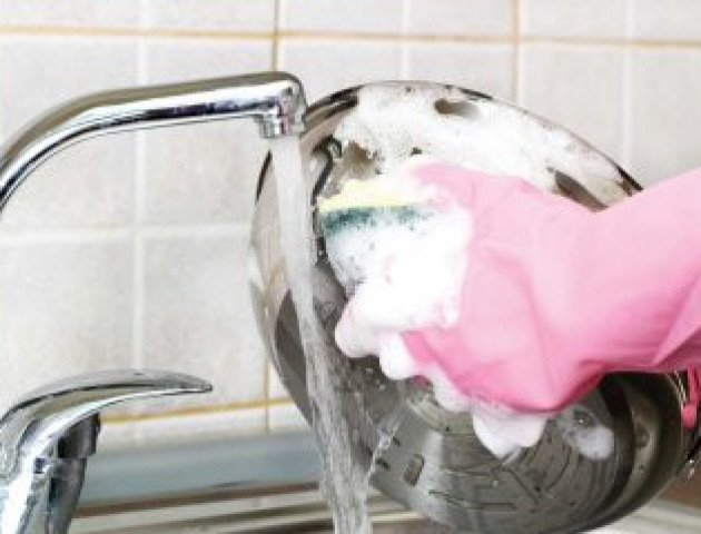 Як прибирання та миття посуду впливає на здоров'я