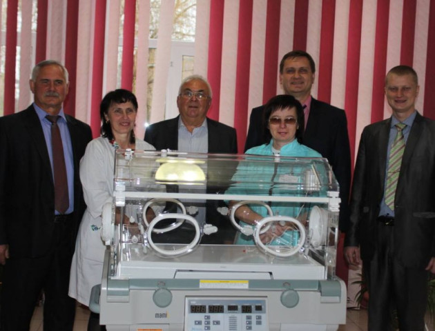 У Нововолинську в пологовий придбали новий інкубатор для новонароджених за 300 тисяч гривень