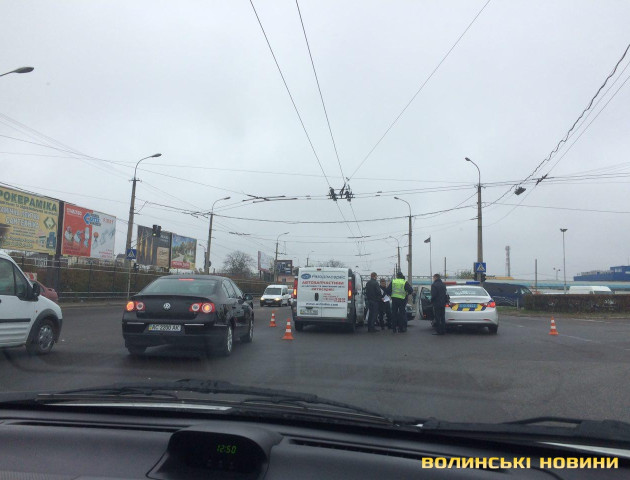 Поблизу ринку у Луцьку зіткнулися два автівки