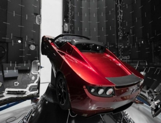 Маск показав машину, яку планує відправити на Марс