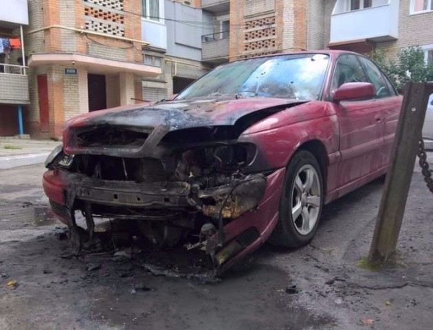 У Нововолинську невідомі вночі підпалили машину місцевого активіста