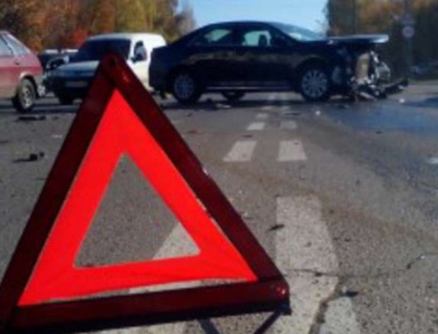 У Світязі автомобіль збив двох дівчат