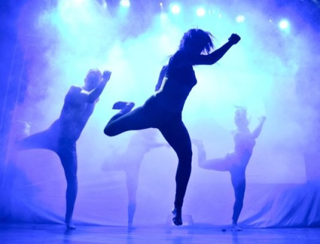 Соцмережі підкорює відео із запальним танцем мам володимирських випускників