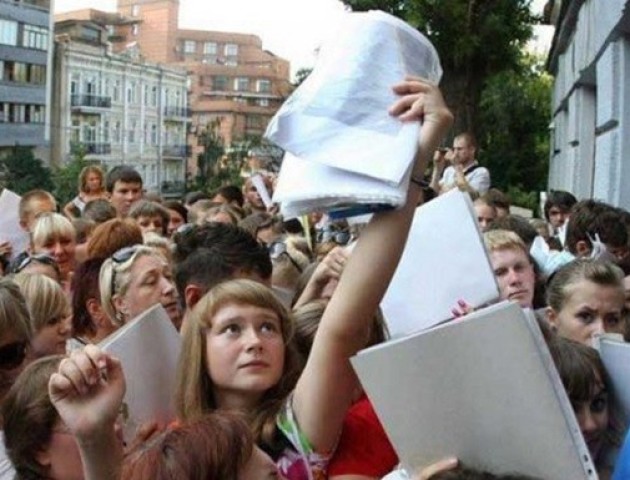 В Україні стартувала вступна кампанія, але подати документи онлайн - проблемно