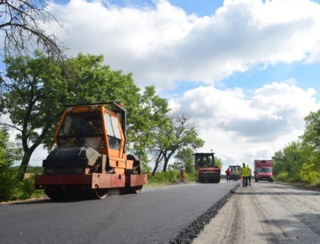 Масштабно та надійно: як за «митні» гроші ремонтують дорогу Луцьк-Володимир