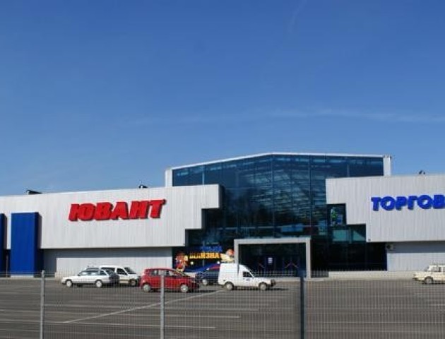 Продається один з найбільших торгових центрів у Луцьку