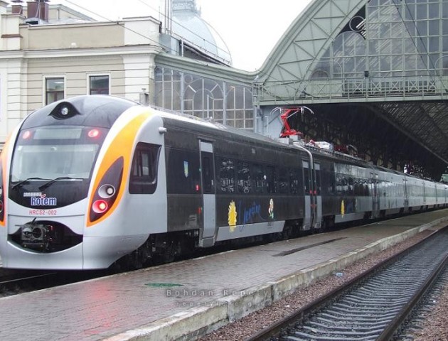 Від сьогодні придбати квитки на швидкісний потяг до Польщі можна онлайн