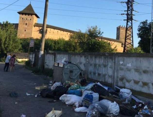 Луцьк наздоганяє Львів?: Старе місто завалене сміттям