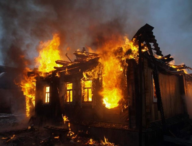 Небайдужих волинян просять допомогти родині, у якої згорів будинок