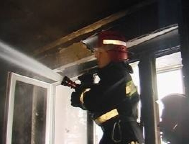 Рятувальники гасили вогонь на 9-ому поверсі луцької багатоповерхівки
