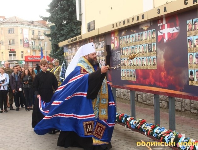 У Луцьку вшанували пам'ять Героїв, які поклали життя за єдину Україну. ФОТО