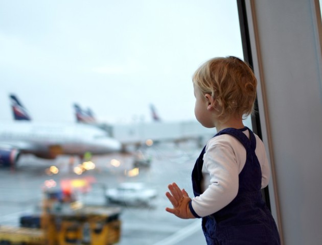 В Україні змінять правила перевезення дітей у літаках