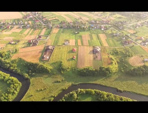 Показали мальовниче село Волині з висоти пташиного польоту