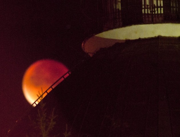 Волинський фотограф показав містичний «кривавий» місяць