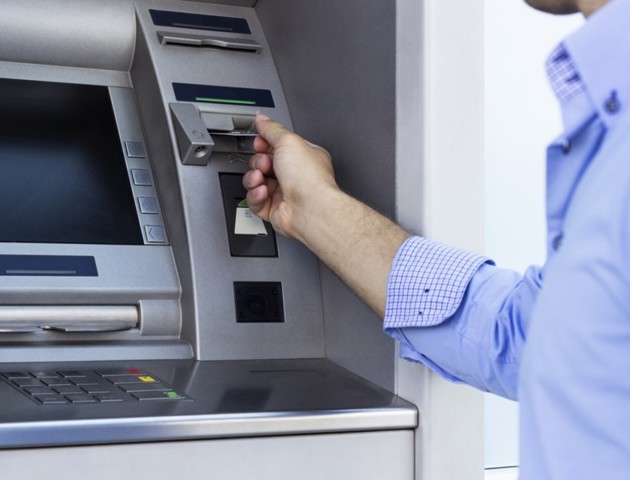 Що робити, якщо банкомат «з’їв» картку або не видав гроші?