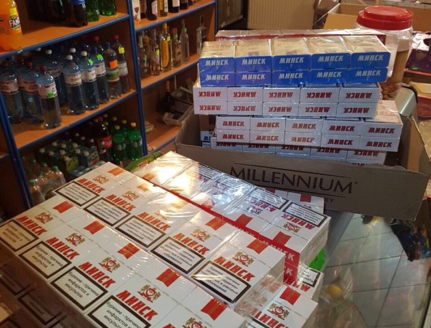 Волинські прокурори вилучили понад 40 ящиків цигарок, марки та квадрокоптер