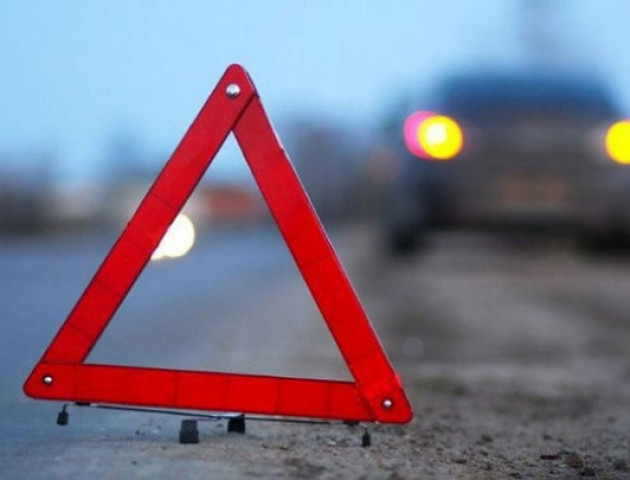 Поліція розслідує ДТП у Володимирі: «Mitsubishi» врізався в дерево