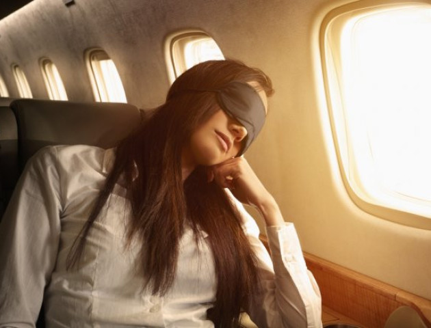 Чому небезпечно спати в літаку