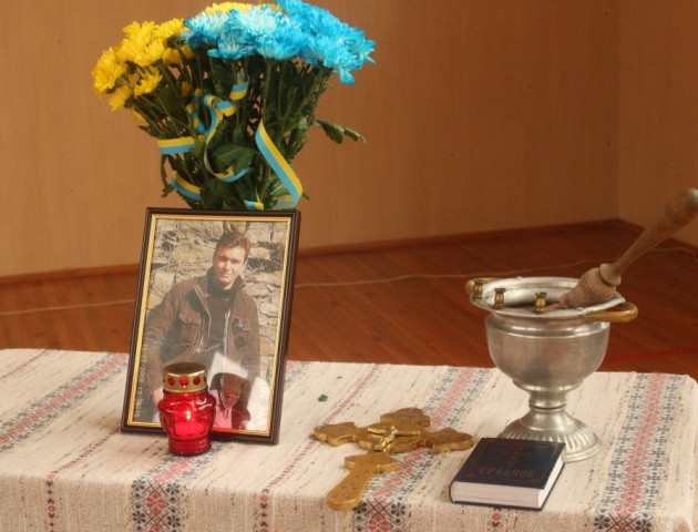 У Луцьку відкрили пам'ятну дошку бійцю Максиму Гринчишину