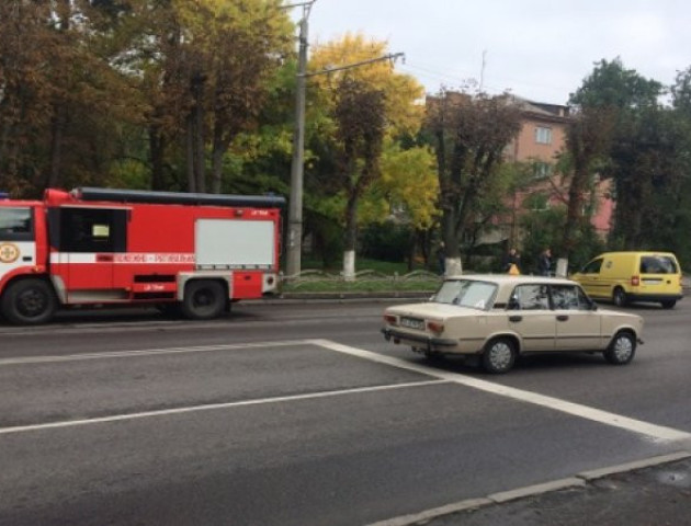 ДТП у Луцьку: розвернуло авто «Укрпошти»