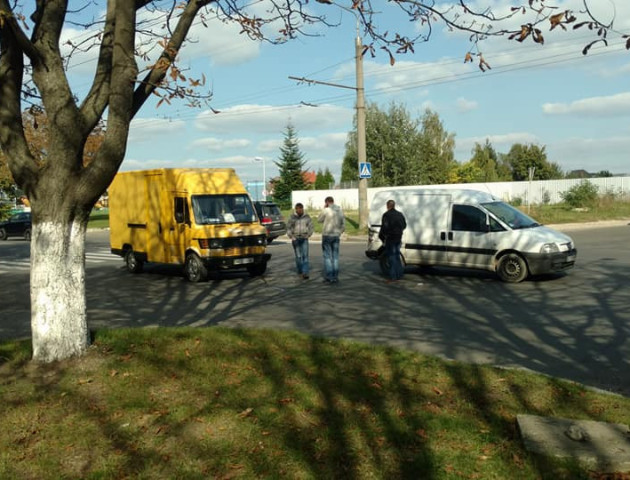 Біля автозаправки у Луцьку - аварія. ФОТО