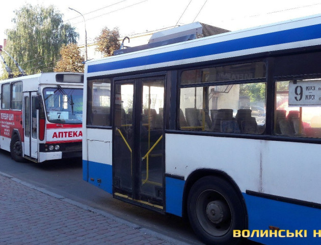 У Луцьку тролейбуси утворили затор: повідомили причину. ФОТО