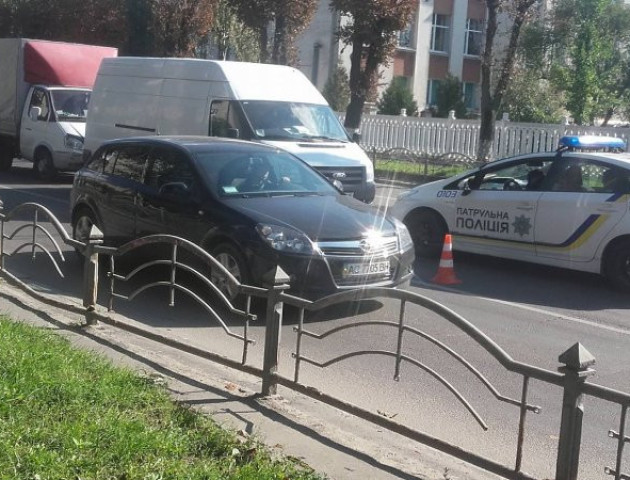 На світлофорі у Луцьку зіткнулися «газель» та мікроавтобус