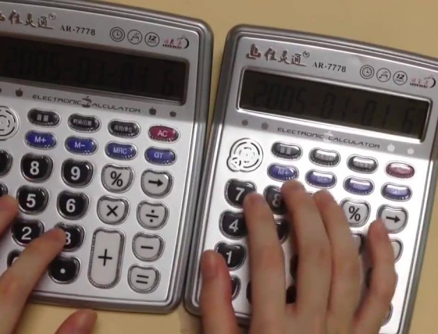 Японець зіграв світовий хіт Despacito … на калькуляторах!