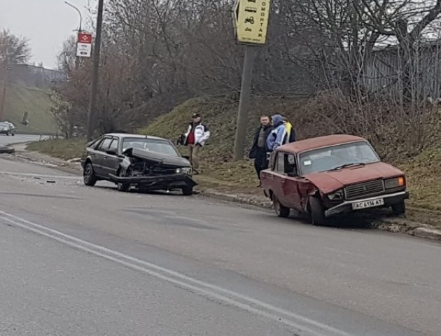 ДТП у Луцьку: зіткнулися іномарка та ВАЗ. ФОТО