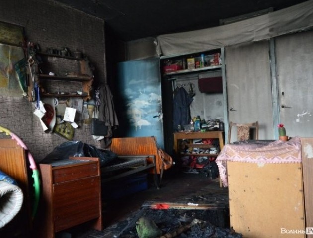 В луцькому гуртожитку пожежа: згоріла одна з кімнат. ФОТО