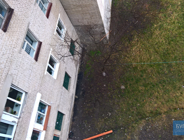 Трагічне закінчення пиятики у Нововолинську: хлопець випав з вікна багатоповерхівки