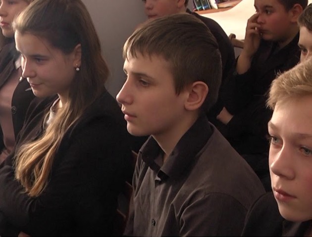Луцькі школярі вивчали українську мову разом зі студентами з Намібії. ВІДЕО