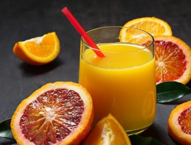 Вчені назвали, чим шкідливі фруктові соки