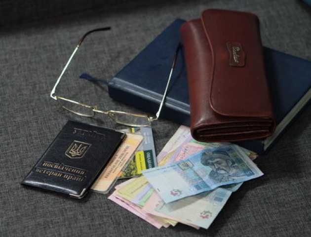 Українцям замінять пенсійні посвідчення
