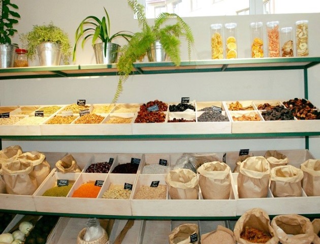 В Ужгороді відкрили першу еко-крамницю, де не використовують пластик. ФОТО