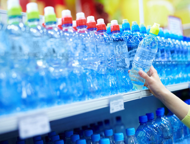 90% води у пляшках забруднені пластиком – дослідження