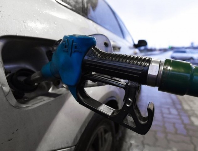 Бензин на АЗС продовжує дешевшати