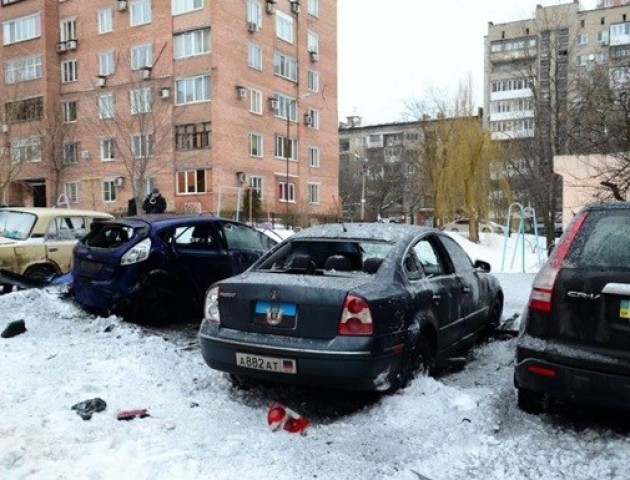 У центрі Донецька підірвали автомобіль. Фото