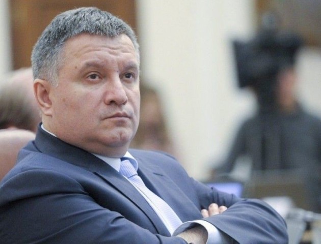 Аваков виправив декларацію: «згадав» про ще півмільйона гривень зарплати своєї дружини