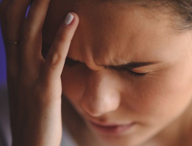 Чому болить голова вранці: найпоширеніші причини