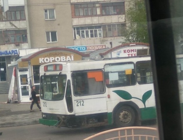 Вдруге за день: у Луцьку – аварія за участю тролейбуса. ФОТО
