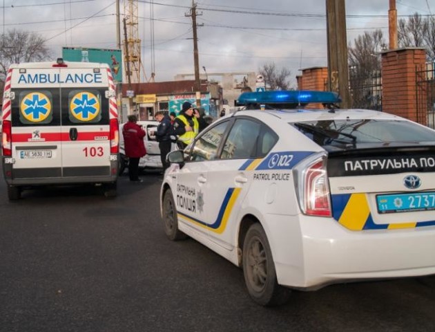 Жахлива ДТП у Запоріжжі: пасажирка випала з вікна маршрутки, і її придушило транспортом. ФОТО