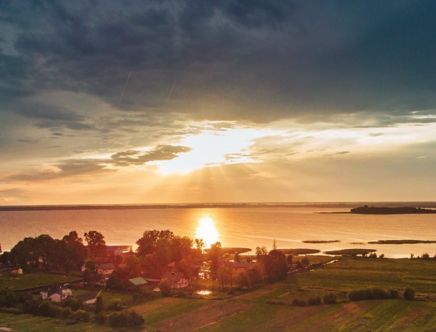 Неймовірне сонце та прекрасні краєвиди: вечір на Світязі в об'єктиві волинського фотографа