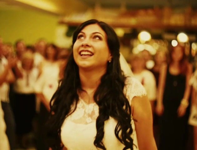Волинська екс-журналістка поділилася зворушливим відео з весілля