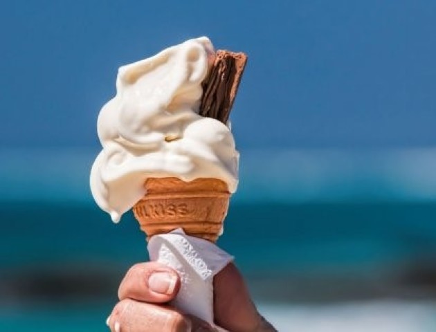 Чому не варто їсти морозиво у спеку